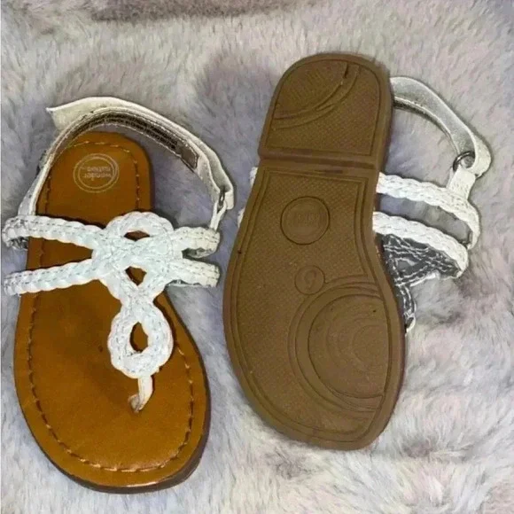 Wonder Nation Sandals - Picture 3 of 3